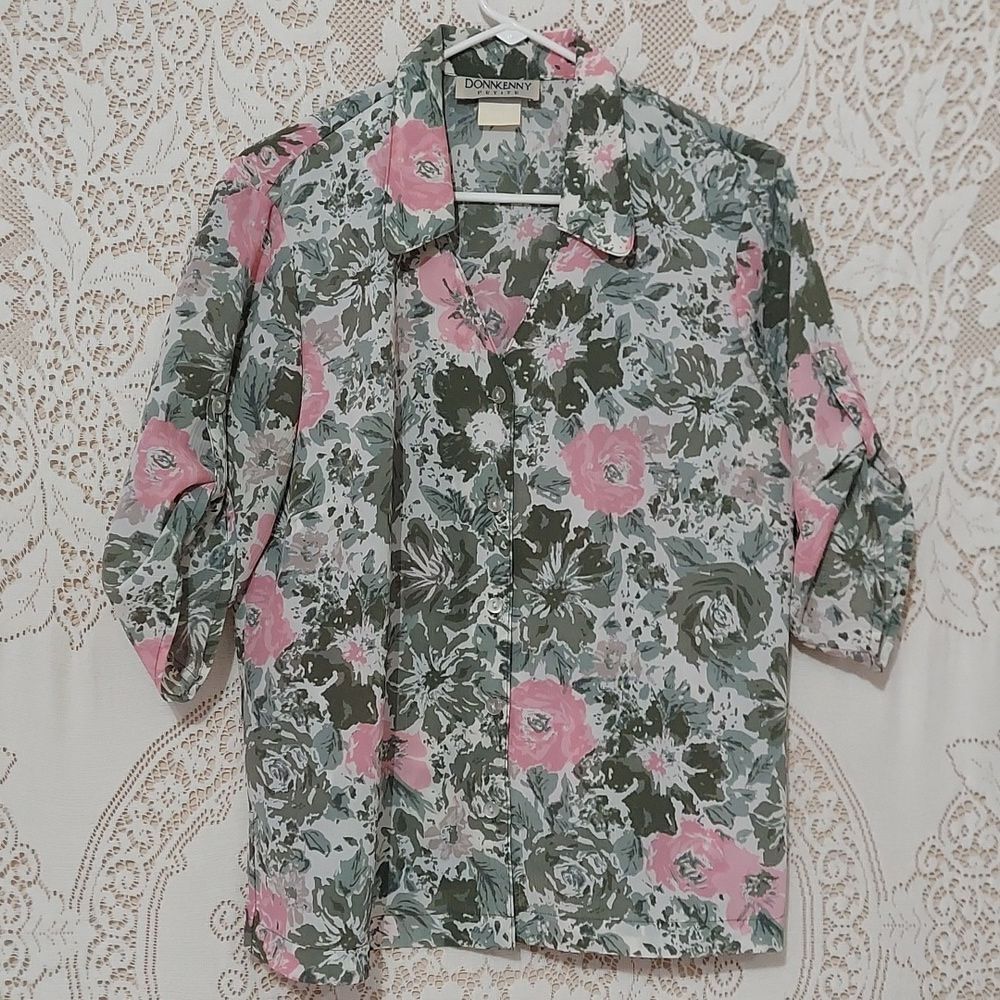Donn Kenny petite short sleeve button down shirt no size tag.